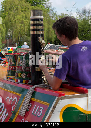 Londres, Royaume-Uni. 5 mai, 2013. Les propriétaires de bateau Canal montrer leurs embarcations à la Canalway Cavalcade à Little Venice, Regent's Canal, Londres. Credit : Julio Etchart/Alamy Live News Banque D'Images