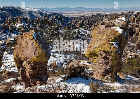 Le Standing-Up terre de roches, les dépôts volcaniques, Rhyolite Chiricahua National Monument, Arizona Banque D'Images