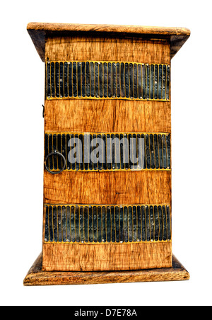 Armoire en bois décoratif sur un fond blanc Banque D'Images