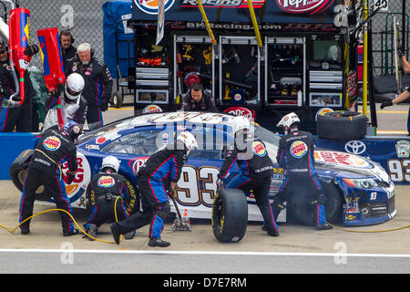 Lincoln, Nebraska, USA. 5 mai 2013. Travis Kvapil (93) les carrières de service pendant l'Aarons 499 course sur le Talladega Superspeedway dans Lincoln, AL. Credit : Cal Sport Media / Alamy Live News Banque D'Images