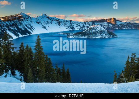 Crater Lake National Park, situé dans le sud de l'Oregon, au cours de l'hiver Banque D'Images