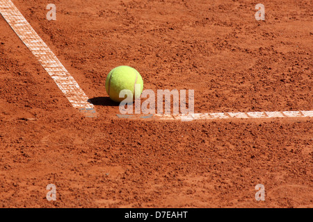 Situé au coin de balle de tennis Banque D'Images