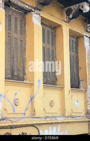 Délabré et vieux bâtiment abandonné dans le quartier Plaka d'Athènes, Grèce Banque D'Images