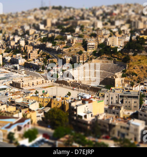 Le Théâtre Romain est un ancien théâtre romain d'Amman, en Jordanie. Le théâtre a été construit sous le règne d'Antonius Pius. La Jordanie. Banque D'Images