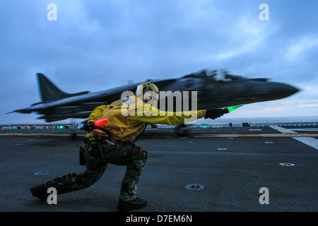 Effectue des opérations de vol USS Boxer. Banque D'Images