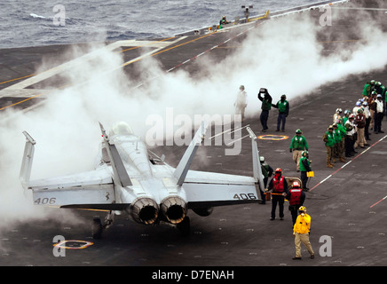 USS Nimitz effectue des opérations aériennes. Banque D'Images