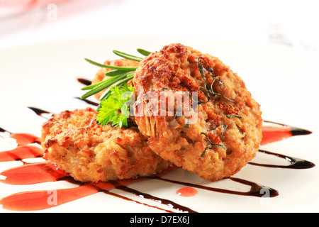 Les burgers de légumes avec sauce au vinaigre balsamique Banque D'Images