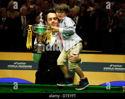 Sheffield, Royaume-Uni. 6 mai, 2013. Ronnie O'Sullivan a remporté un cinquième Championnat du Monde 2013. Banque D'Images