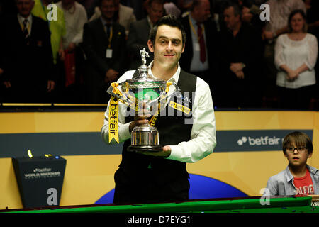 Sheffield, Royaume-Uni. 6 mai, 2013. Ronnie O'Sullivan a remporté un cinquième Championnat du Monde 2013. Banque D'Images