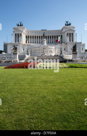 ROME - Le 18 août : les touristes visiter un monument de Vittorio Emanuele II Le Augıst 18, 2012 sur la Piazza Venise, Rome, Italie. Banque D'Images