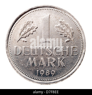 Vue frontale (avers) têtes d'un côté 1 Deutsche Mark (DM) pièce de monnaie frappées en 1989. Pièce dénomination est représenté entre les feuilles de chêne. Banque D'Images