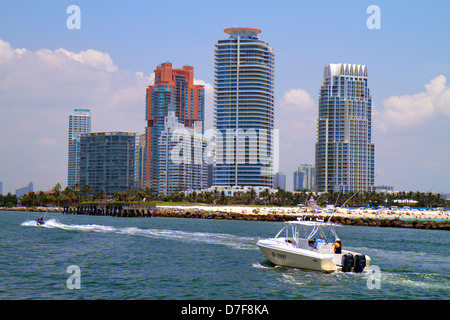 Miami Beach Florida,eau,Government Cut,South Pointe Park,point,condominiums condos appartements résidences appartements Fla Banque D'Images