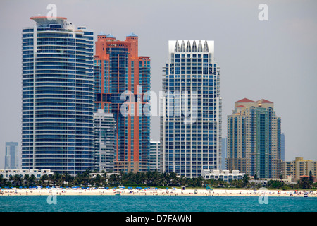 Miami Beach Florida,Océan Atlantique,eau,bateau,bateau,haute élévation,immeubles de condominium,horizon de la ville,résidences,Continuum South North I II,Portofino,YAC Banque D'Images