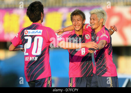 (L à R) Kenyu Sugimoto, Yoichiro Kakitani, Hotaru Yamaguchi (Cerezo), 3 mai 2013 - Football : 2013 J.LEAGUE Division 1, 9ème match Shonan Bellmare Sec entre 0-3 Cerezo Osaka à Shonan Hiratsuka Stade BMW, Kanagawa, Japon. (Photo de Daiju Kitamura/AFLO SPORT) Banque D'Images