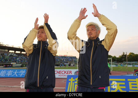 (L à R) Yoichiro Kakitani (Cerezo), Hotaru Yamaguchi (Cerezo), 3 mai 2013 - Football : 2013 J.LEAGUE Division 1, 9ème match Shonan Bellmare Sec entre 0-3 Cerezo Osaka à Shonan Hiratsuka Stade BMW, Kanagawa, Japon. (Photo de Daiju Kitamura/AFLO SPORT) Banque D'Images