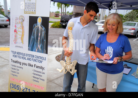 Miami Florida,Homestead,Harvest Farmers Market à Verde Gardens,exposant,fournisseur vendeurs stall stands stand stand marché, acheteur achat vente,ma Banque D'Images