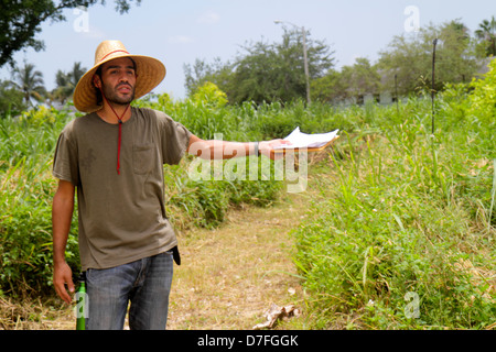 Miami Florida,Homestead,Harvest Farmers Market at Verde Gardens,Hispanic Latin Latino ethniquement immigrants minorités,homme hommes hommes adultes adultes,g Banque D'Images