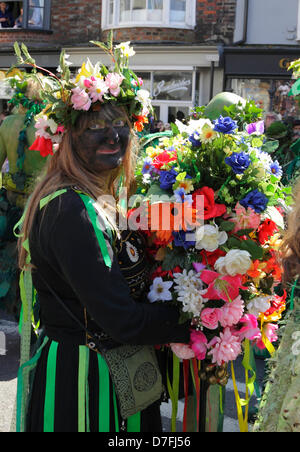 Sal noir, figure traditionnelle lors de l'Assemblée Jack dans le défilé de jour de mai vert Hastings, East Sussex, England, GB, au Royaume-Uni. Banque D'Images