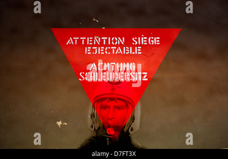 Pilote de chasse de modèle, avec une combinaison de pression, US Air Force, symbole siège éjectable, Aircraft Collection Zweibrücken, Allemagne, Europe Banque D'Images