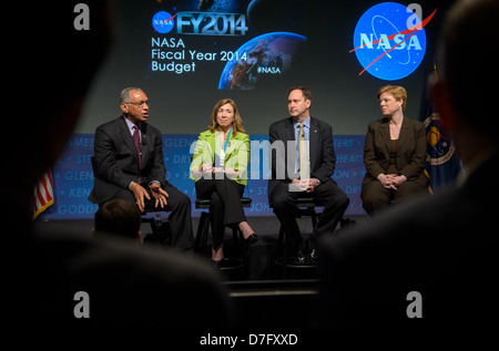 L'année financière 2014 le budget de la NASA Toutes les mains (201304100002HQ) Banque D'Images