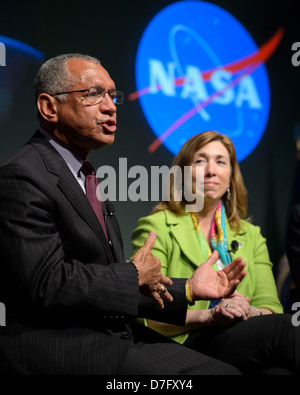 L'année financière 2014 le budget de la NASA Toutes les mains (201304100003HQ) Banque D'Images