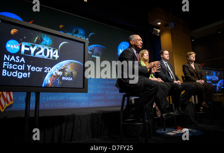 L'année financière 2014 le budget de la NASA Toutes les mains (201304100013HQ) Banque D'Images