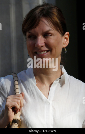 La journaliste, lecteur de nouvelles et animateur de télévision Fiona Elizabeth Bruce arrive à une réunion au 10 Downing Street en Londo Banque D'Images