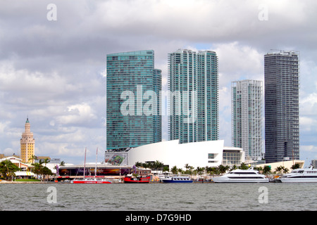 Miami Florida, Biscayne Boulevard, horizon de la ville, Biscayne Bay, eau Intracoastal, gratte-ciel gratte-ciel de hauteur construisant des bâtiments condominium résident Banque D'Images