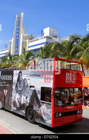 Miami Beach Florida,Ocean Drive,Big bus Tours,double decker,Breakwater,hôtel hôtels hôtels motels inn,publicité publicitaire,Guess Jeans, Banque D'Images