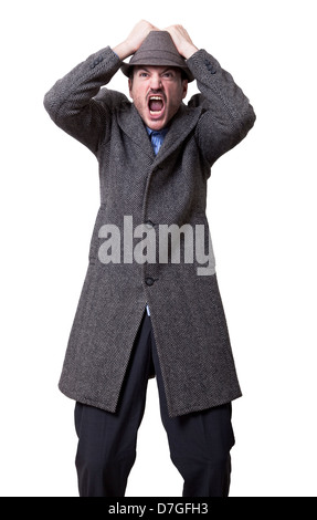 Un jeune homme adulte portant un pardessus gris chapeau assorti. Il est à peu vers le haut hurle de frustration tout en attrapant violemment Banque D'Images