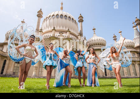 Brighton, UK. 7 mai, 2013. Posant pour les photographes : La dame de Bangkok, les garçons qui sont de retour à Brighton dans le cadre du Brighton Festival Fringe avec leur spectacle Amourous glamour. Jusqu'au samedi 1er juin 2013 à Sabai Pavilion, Victoria Gardens, Grand Parade, Brighton. Credit : Julia Claxton/Alamy Live News Banque D'Images