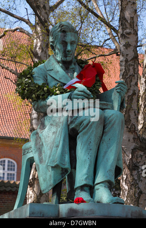 Anniversaire nimbés statue de Soeren Kierkegaard né le 5 mai 1813, commémorant son 200e anniversaire à la Bibliothèque Royale Garden Banque D'Images