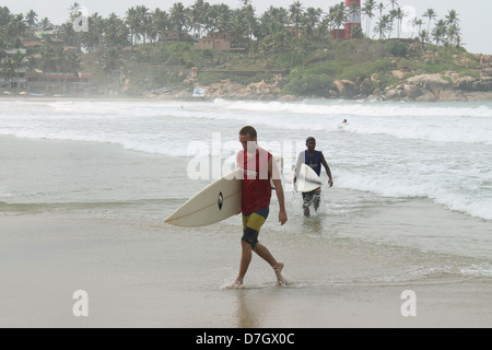 Une scène de surf surf Inde Côte d'épices et SUP Championship, Kovalam beach, Kerala, Inde Banque D'Images