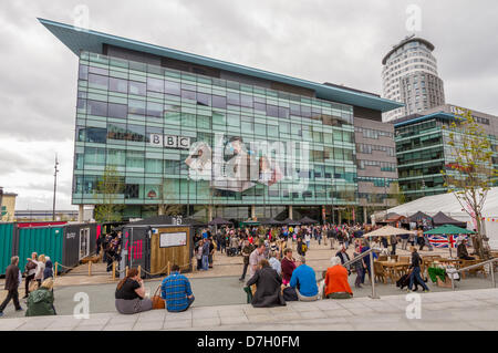 Salford, Royaume-Uni. 5 mai 2013. La toute première sortie de Lowry Food Festival 2013 à MediaCity à Salford Quays. Le festival figurant des aliments de plus de 80 producteurs spécialisés. Crédit : Andrew Barker/Alamy Live News Banque D'Images