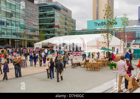 Salford, Royaume-Uni. 5 mai 2013. La toute première sortie de Lowry Food Festival 2013 à MediaCity à Salford Quays. Le festival figurant des aliments de plus de 80 producteurs spécialisés. Crédit : Andrew Barker/Alamy Live News Banque D'Images