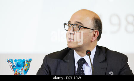 Berlin, Allemagne. 7 mai 2013. Une conférence de presse a lieu au Ministère fédéral des Finances à Berlin à l'occasion du 25e anniversaire de la relation franco-allemande du Conseil économique et financière avec la participation de l'allemand le ministre fédéral des Finances, Wolfgang Schäuble, le président de la Bundesbank, Jens Weidmann, le ministre de l'économie, des finances et du commerce extérieur, Pierre Moscovici et le président de la Banque de France Christian Noyer. Sur la photo : Ministre de l'économie, des finances et du commerce extérieur, Pierre Moscovici. Banque D'Images