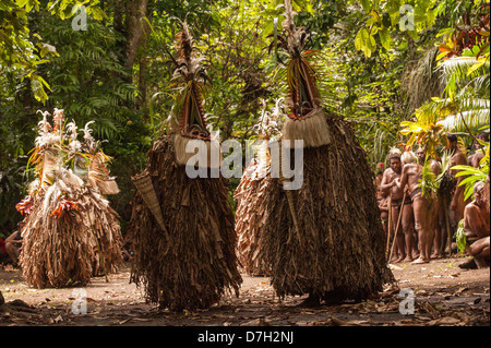 Rom danseurs sur le dernier jour de l'assemblée annuelle d'Ambrym Retour à mes racines festival de culture traditionnelle, Vanuatu Banque D'Images