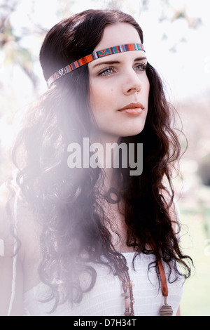 Belle femme de rêve en plein air d'été Banque D'Images