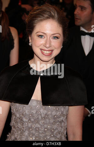 6 mai 2013 - New York, New York, États-Unis - Chelsea Clinton occupe le Costume Institute gala bénéfice célébrant l'ouverture "PUNK : Chaos à couture' eu lieu au Metropolitan Museum of Art (crédit Image : ©/ZUMAPRESS.com) Kaszerman Nancy Banque D'Images