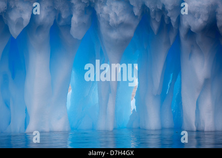 Les icebergs à Brown Bluff, l'Antarctique. Banque D'Images