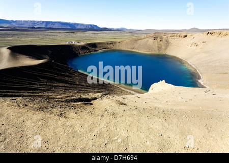 Cratère Krafla rempli d'eau, 73320, de l'Islande. Banque D'Images