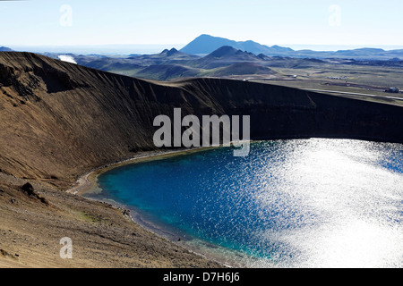 Cratère Krafla rempli d'eau, 73320, de l'Islande. Banque D'Images