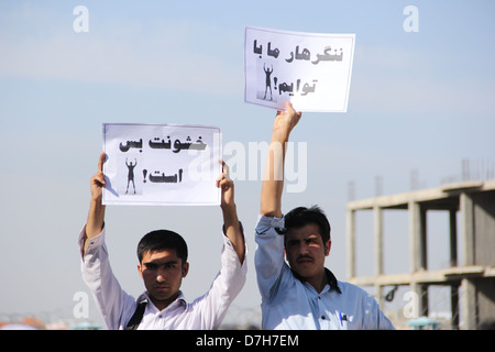 Les étudiants de l'Université d'Herat à l'appui des forces de sécurité afghanes pour la guerre frontalière de l'Afghanistan et le Pakistan Banque D'Images