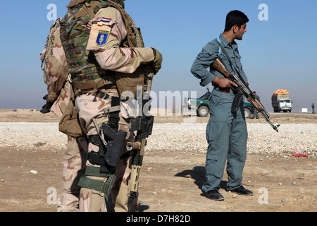 La police afghane être formés par des militaires néerlandais à Kunduz, Afghanistan Banque D'Images