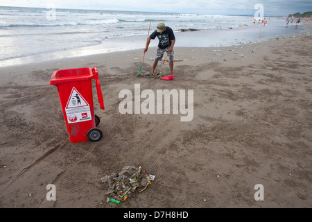 Les déchets plastiques à la mer de Bali. Banque D'Images