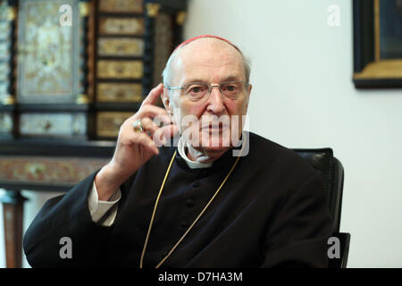 L'archevêque de Cologne, le Cardinal Joachim Meisner, est photographié au cours d'un entretien avec l'agence de presse allemande dpa à Cologne, Allemagne, 08 mai 2013. Photo : Oliver Berg Banque D'Images