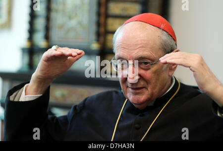 L'archevêque de Cologne, le Cardinal Joachim Meisner, est photographié au cours d'un entretien avec l'agence de presse allemande dpa à Cologne, Allemagne, 08 mai 2013. Photo : Oliver Berg Banque D'Images