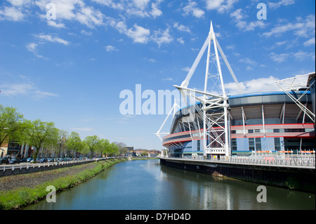 Le Millennium Stadium, Cardiff sur une journée ensoleillée. Banque D'Images