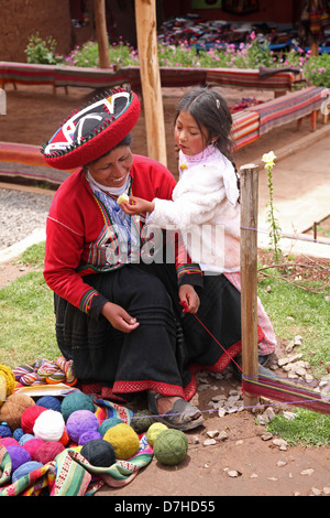 Chinchero près de Cusco Inca costume traditionnel Banque D'Images