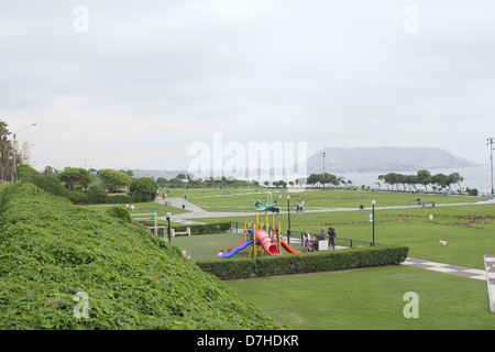 Pérou Lima Miraflores Playa Costa Verde jeux pour enfants Banque D'Images